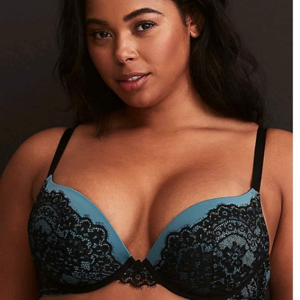 Torrid Push Up Plunge Bra 36DD